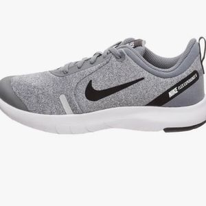 NWT Boys size 4Y NIKE sneakers